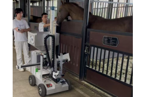 科技領&ldquo;飼&rdquo;：馬房智能飼喂機器人亮相汗血馬基地